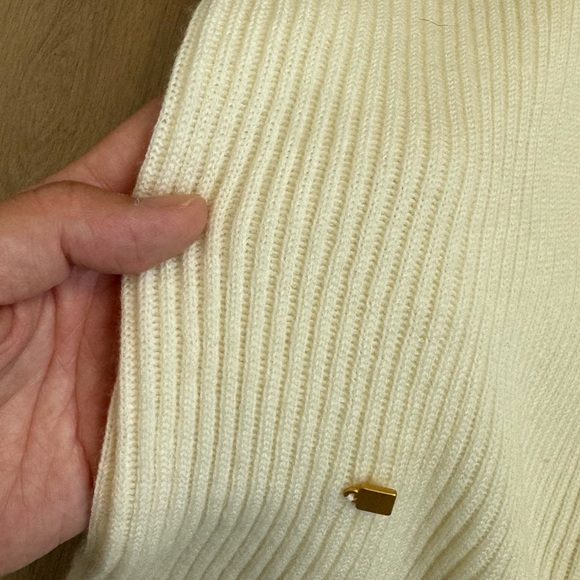 New! 100% wool creamy white wide-sleeves split sweater - Picture 9 of 9